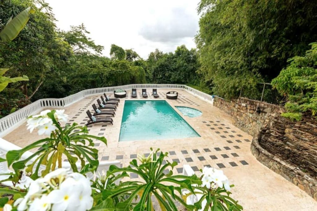 Photo of Outdoor in Pedro Brand