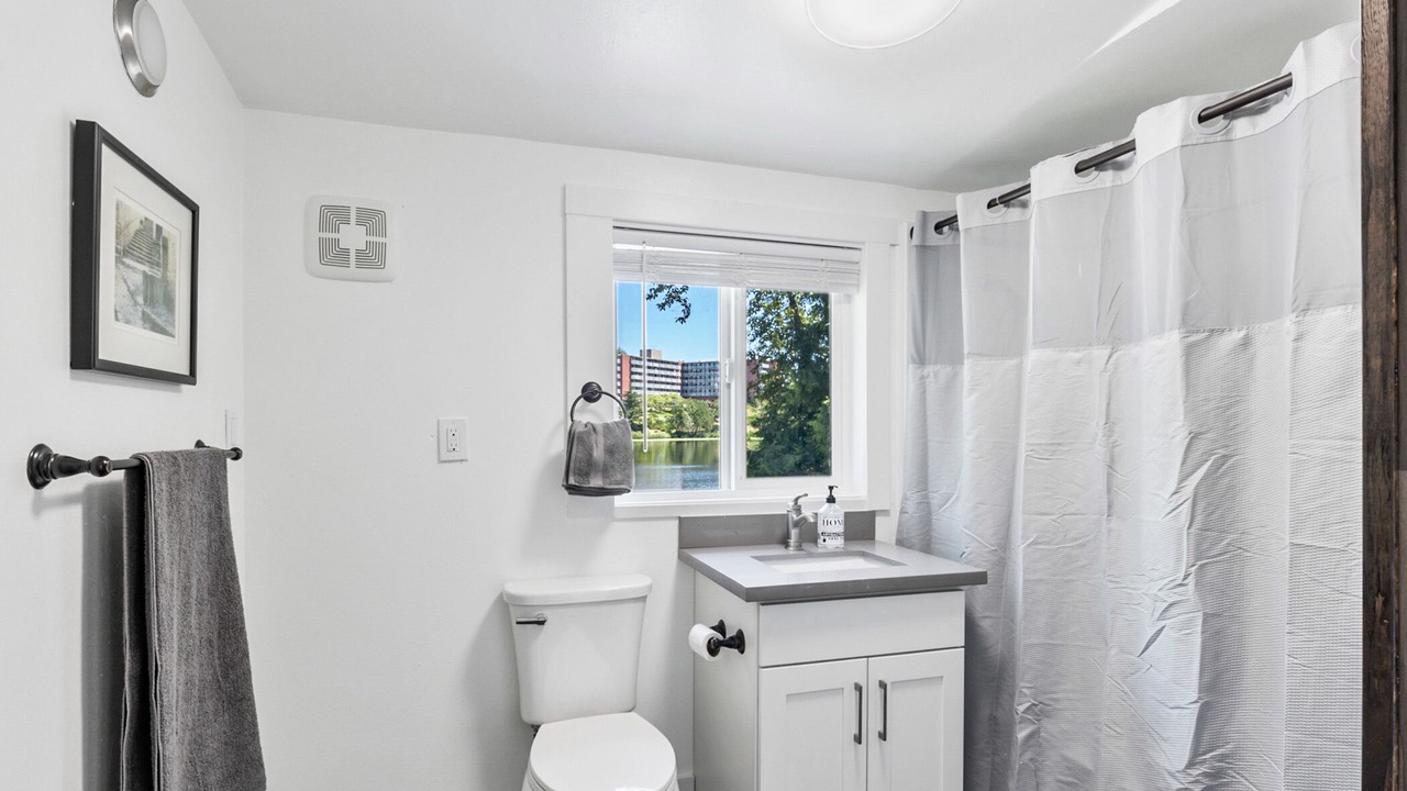 Photo of Bathroom in Bitter Lake