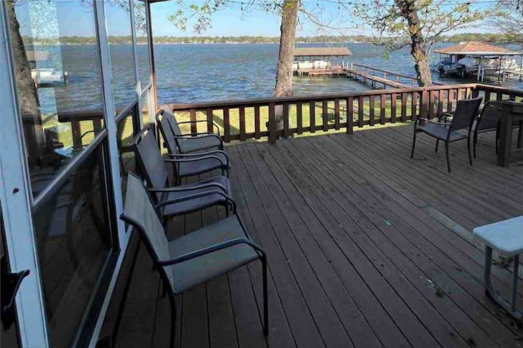 Photo of Patio Balcony in Log Cabin
