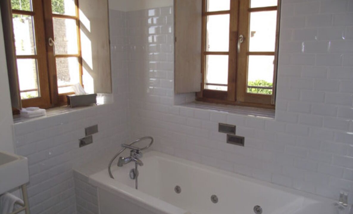 Photo of Bathroom in Le Poet-Laval