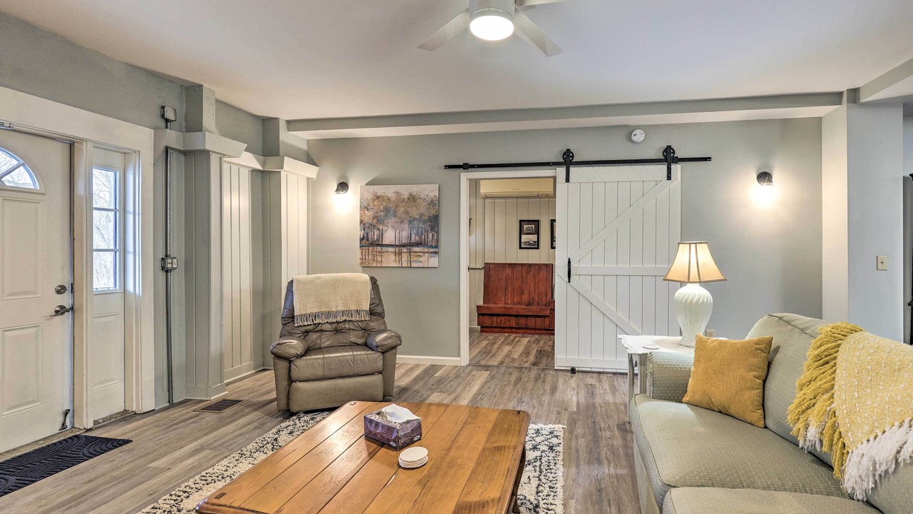 Photo of Livingroom in Town of Milo