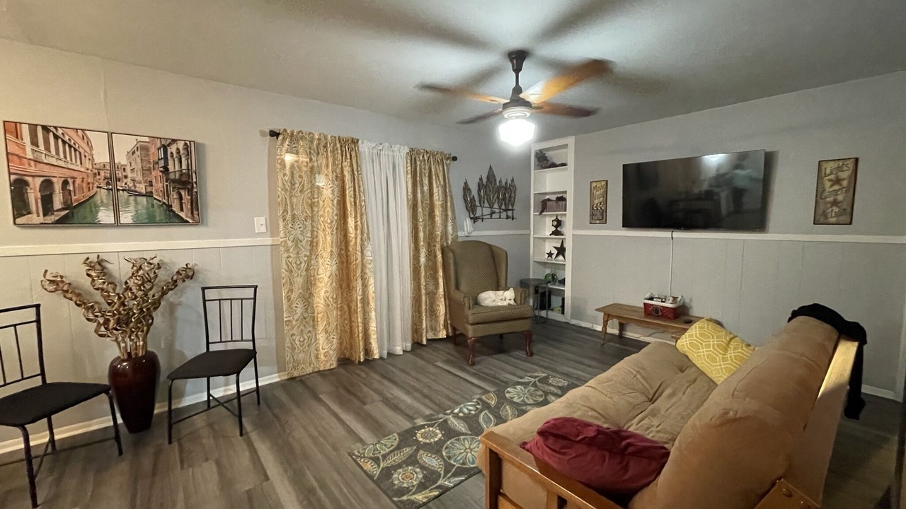 Photo of Livingroom in South Side