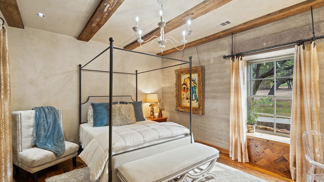 Photo of Bedroom in Spicewood