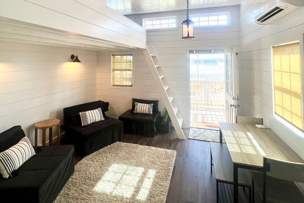 Photo of Livingroom in Lakehills