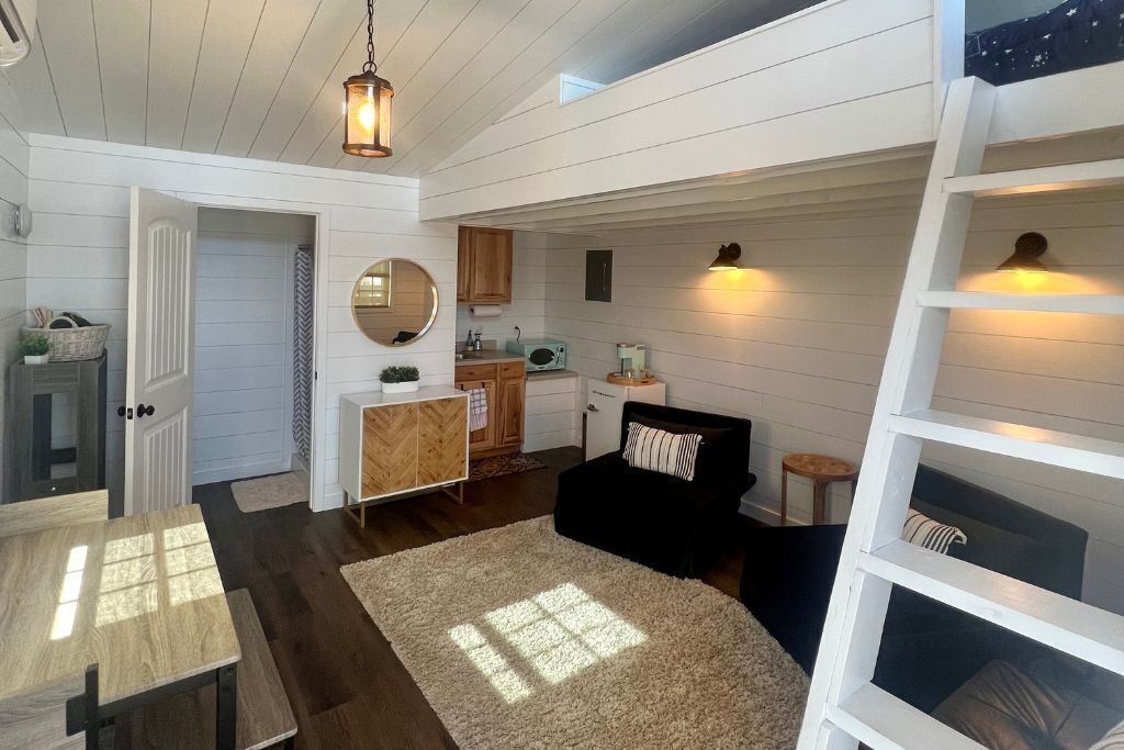 Photo of Livingroom in Lakehills