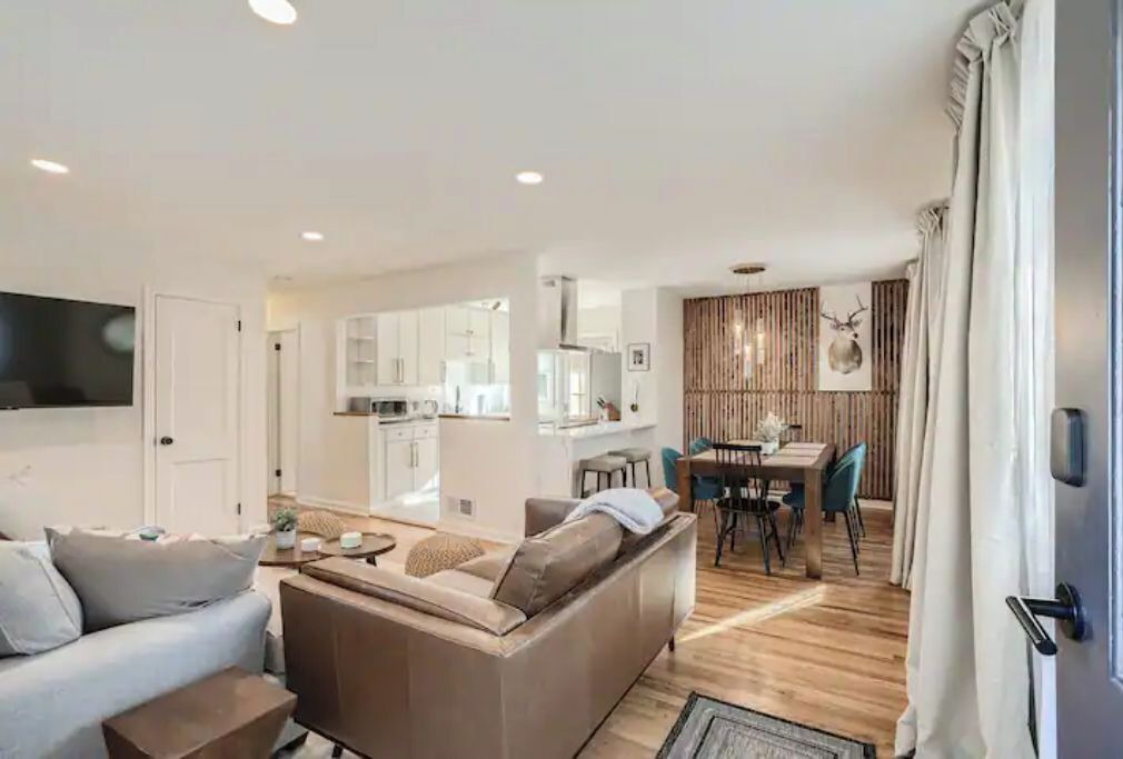 Photo of Livingroom in Garden Hills