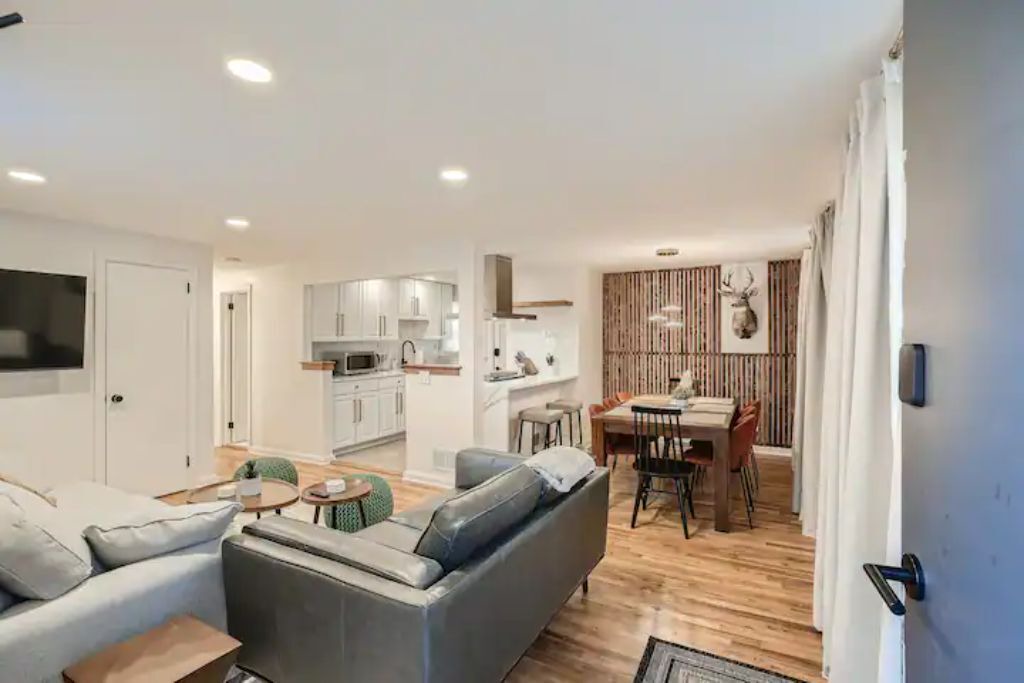 Photo of Livingroom in Garden Hills