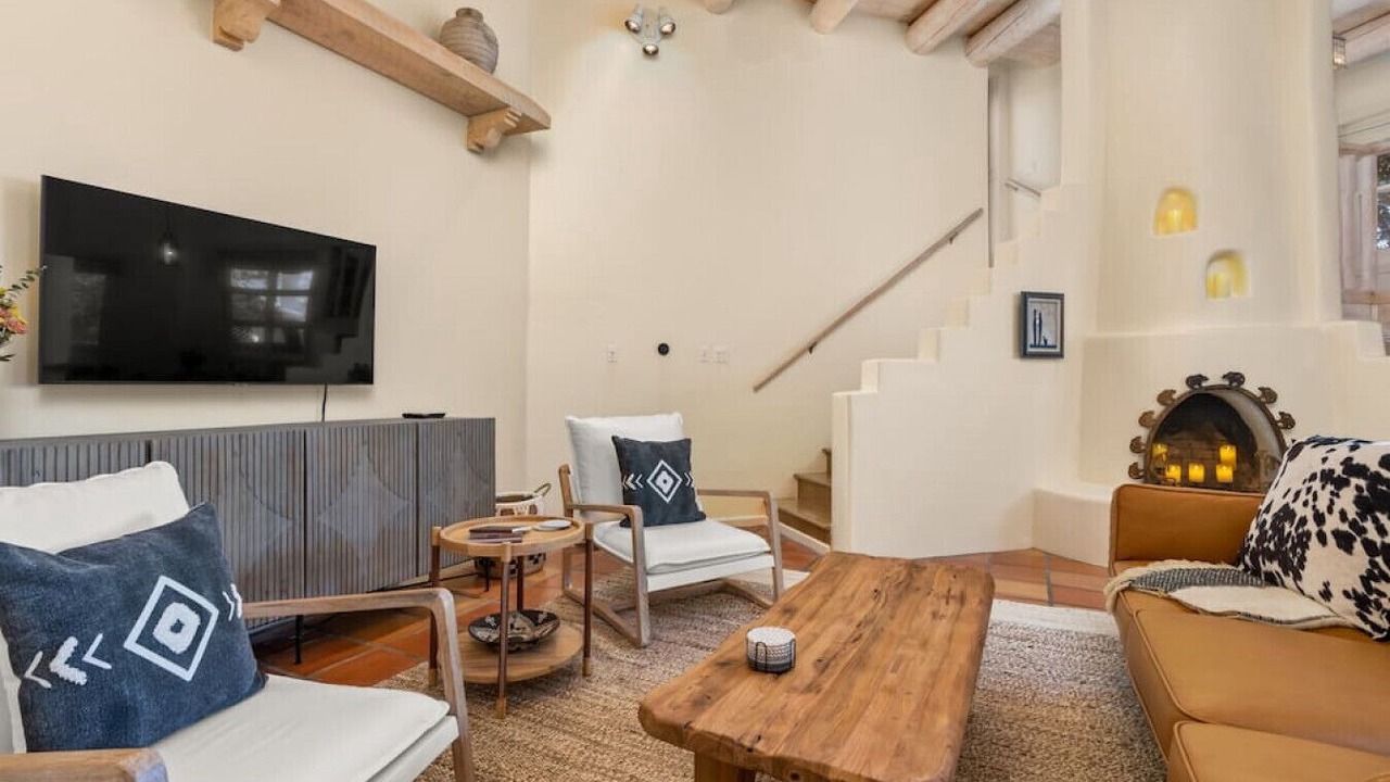Photo of Livingroom in Northeast Santa Fe