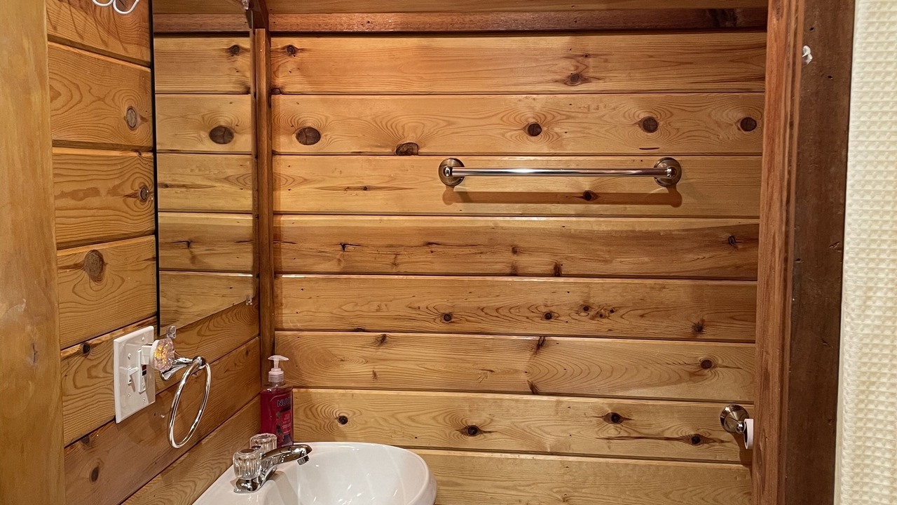 Photo of Bathroom in Van Buren