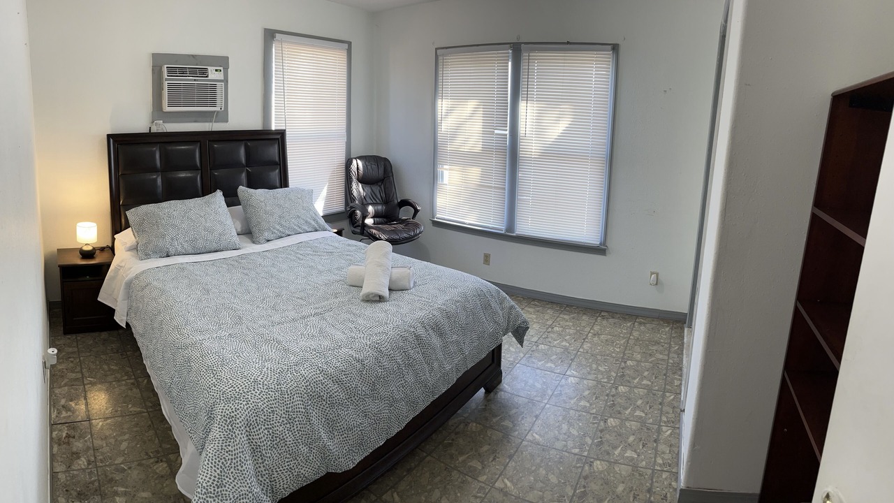 Photo of Bedroom in Northwest Los Angeles Heights