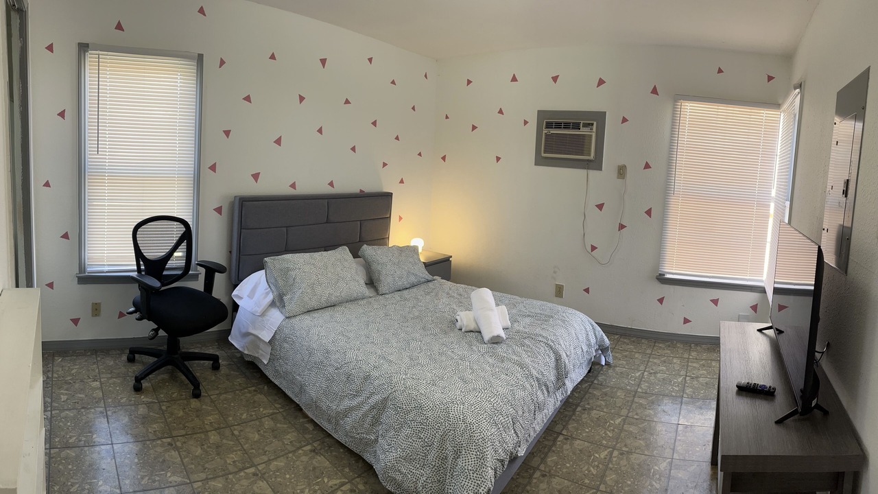Photo of Bedroom in Northwest Los Angeles Heights