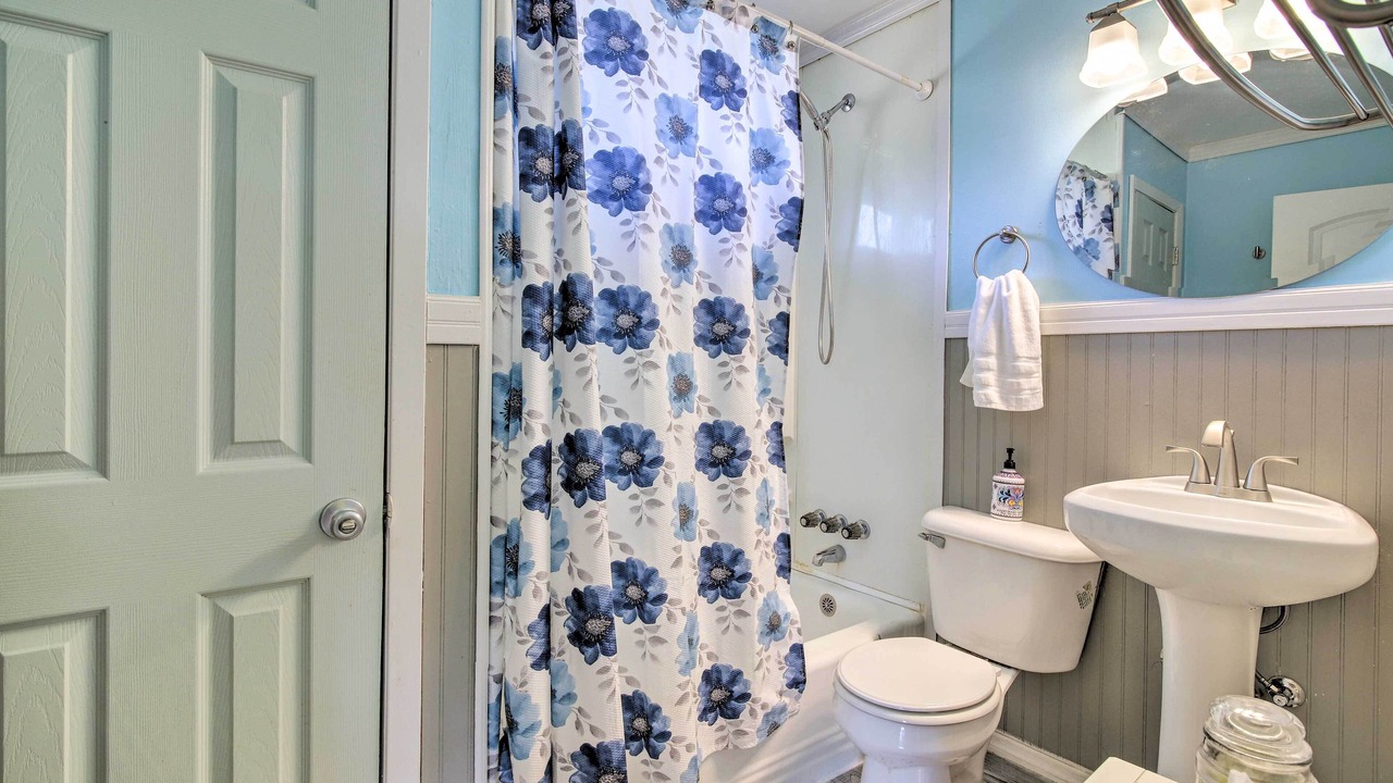 Photo of Bathroom in Tow