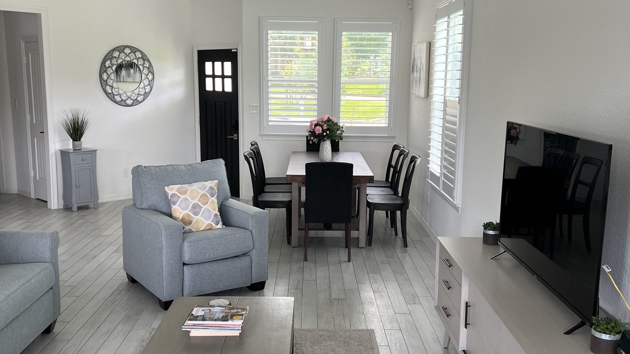 Photo of Livingroom in April Sound