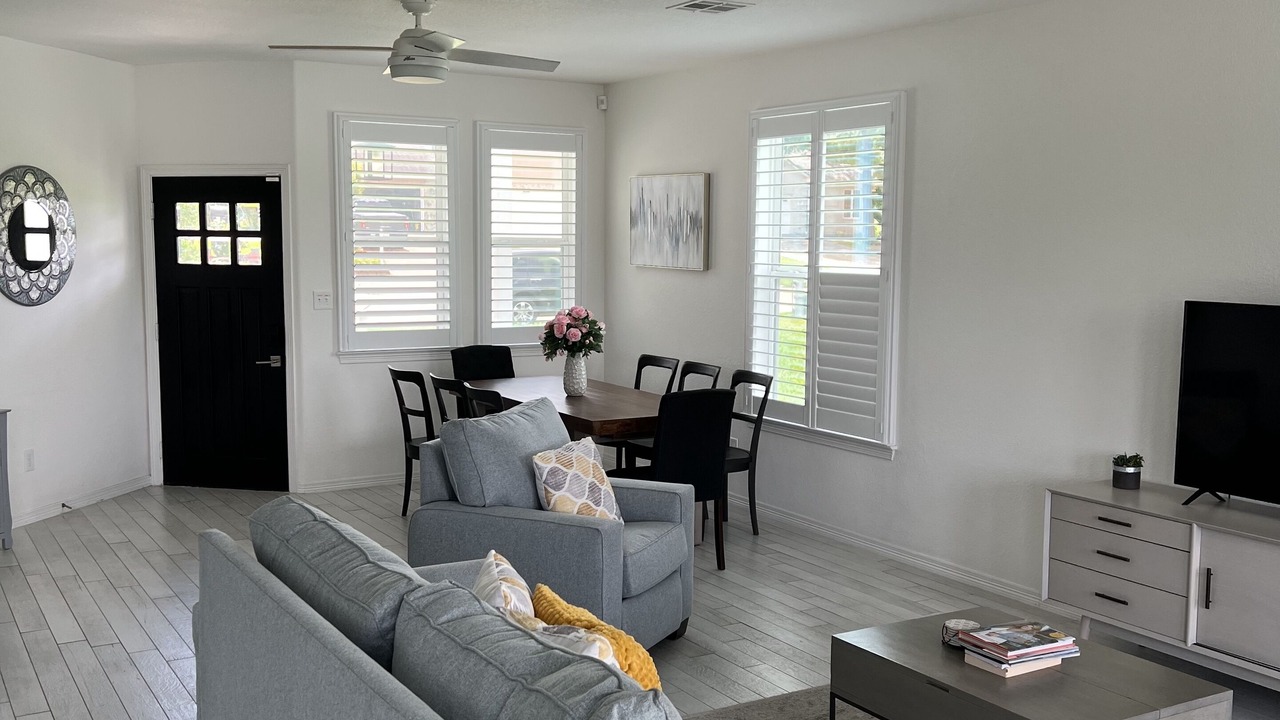 Photo of Livingroom in April Sound