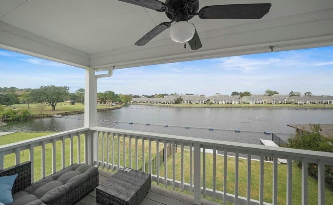 Photo of Patio Balcony in April Sound