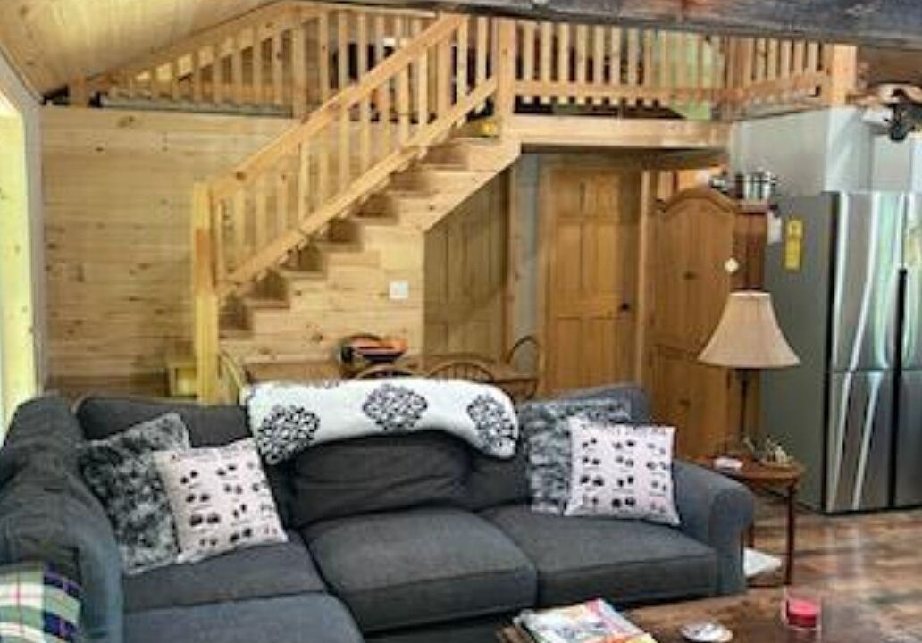 Photo of Livingroom in Town of Amboy