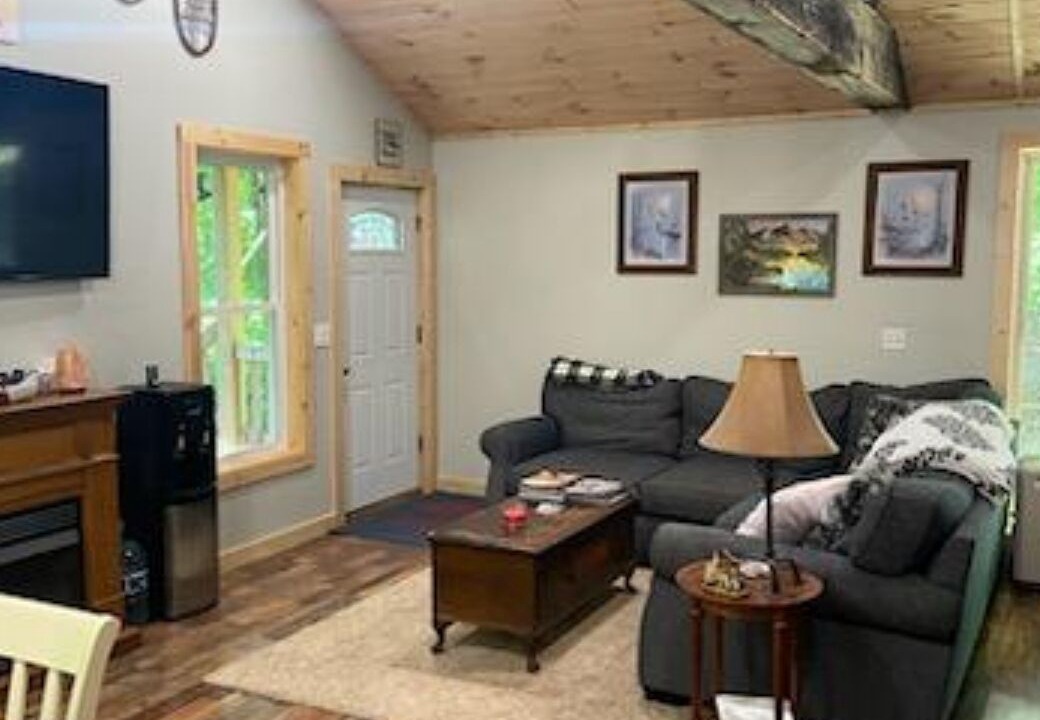 Photo of Livingroom in Town of Amboy