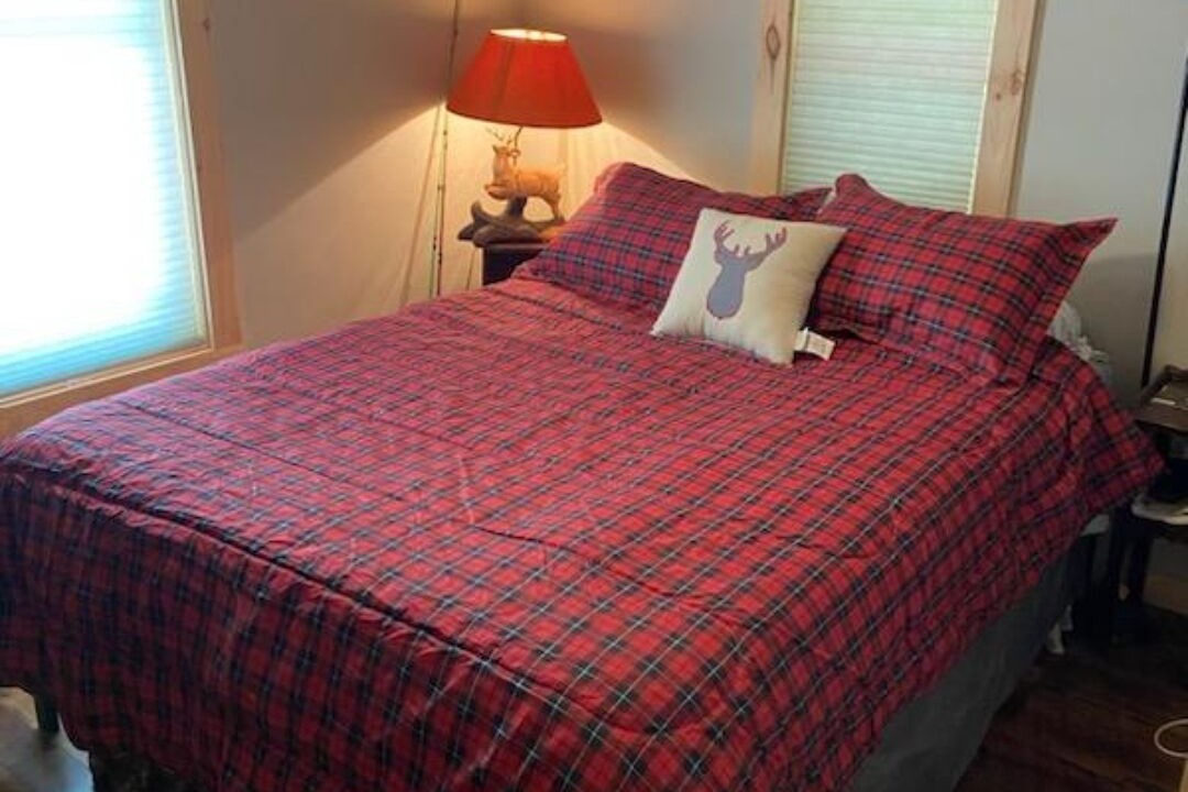 Photo of Bedroom in Town of Amboy
