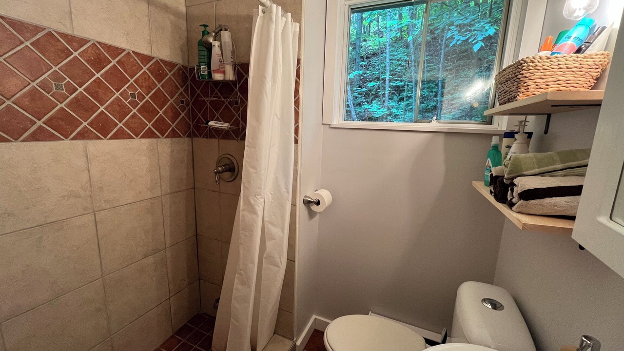 Photo of Bathroom in Dysart et al