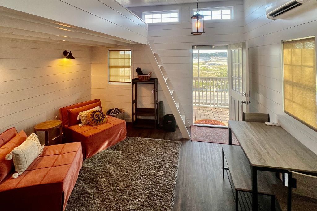 Photo of Livingroom in Lakehills