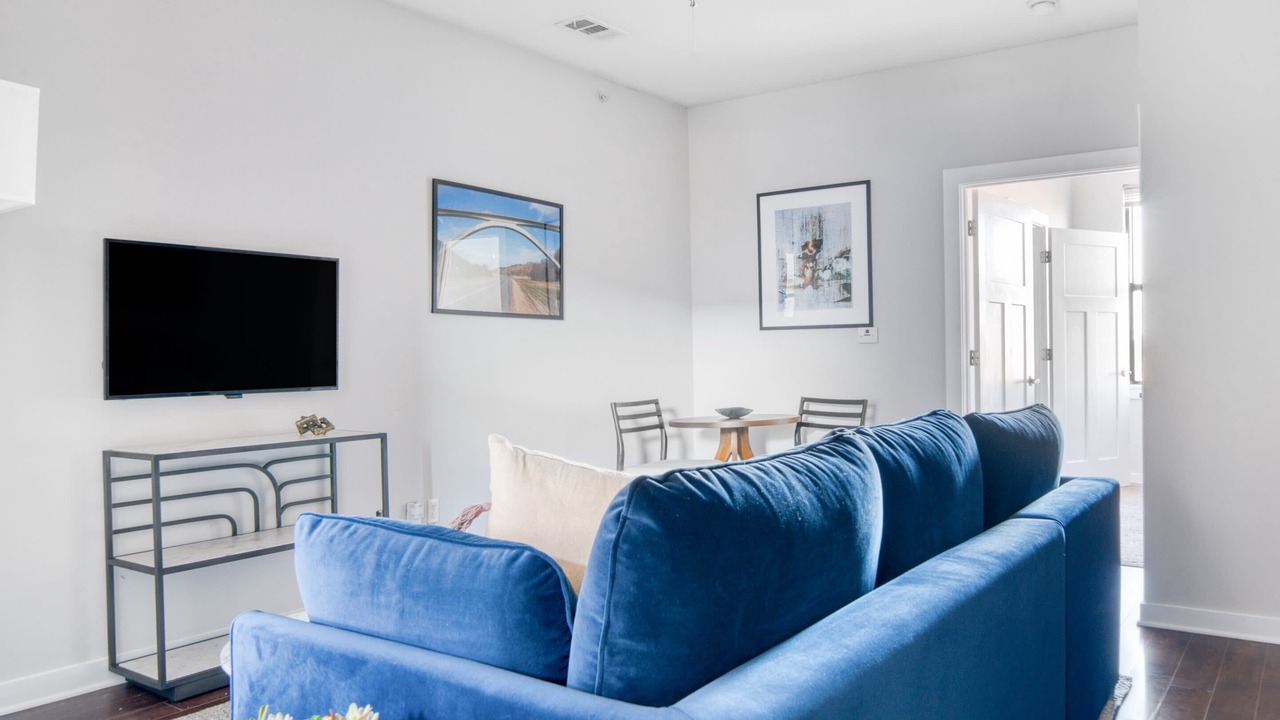 Photo of Livingroom in Hillsboro Village