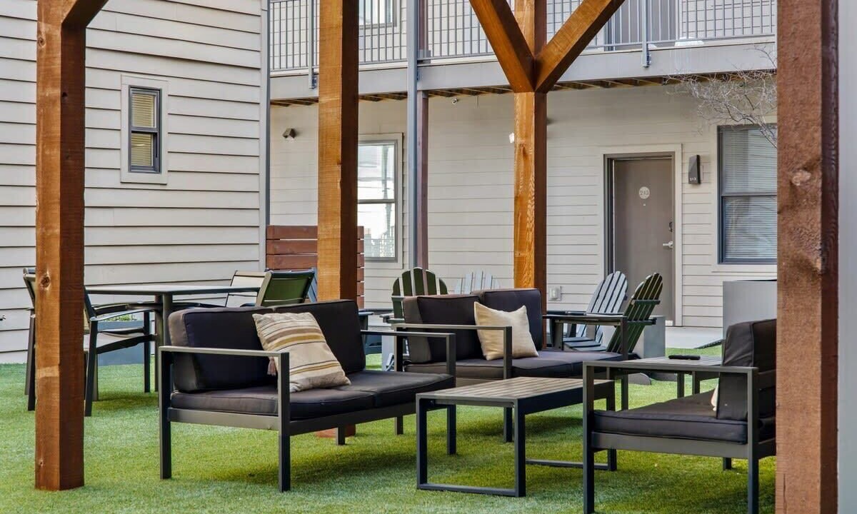 Photo of Outdoor in Music Row