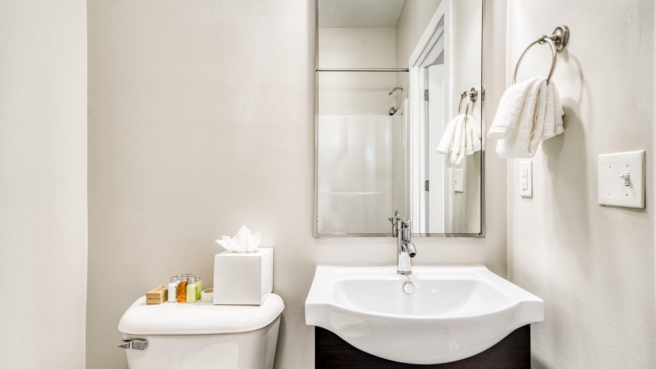 Photo of Bathroom in Music Row