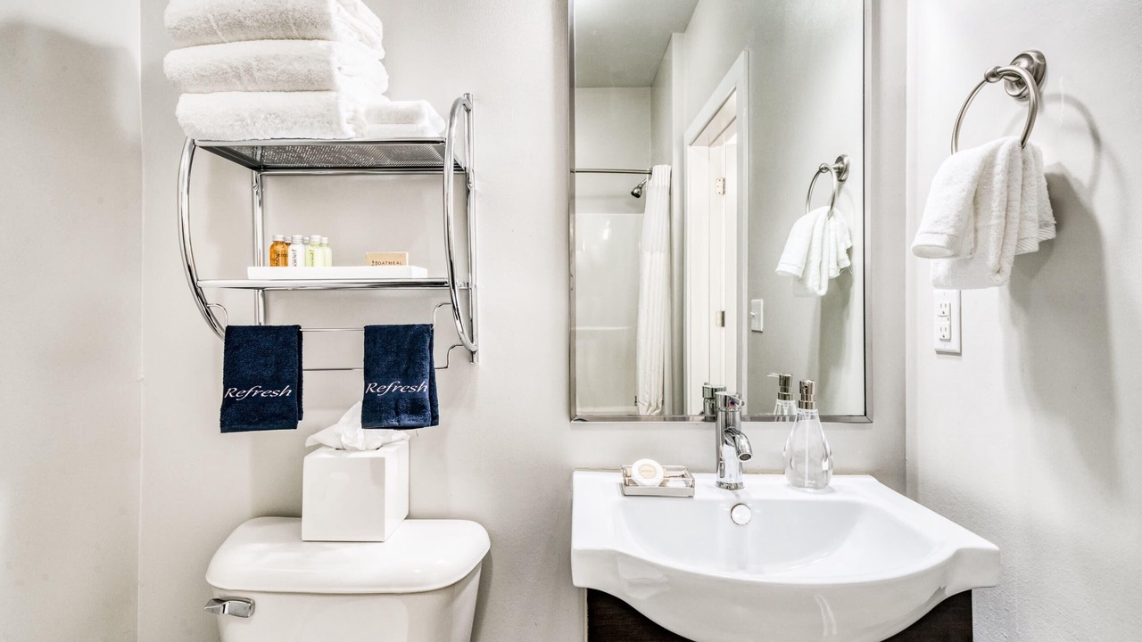 Photo of Bathroom in Music Row