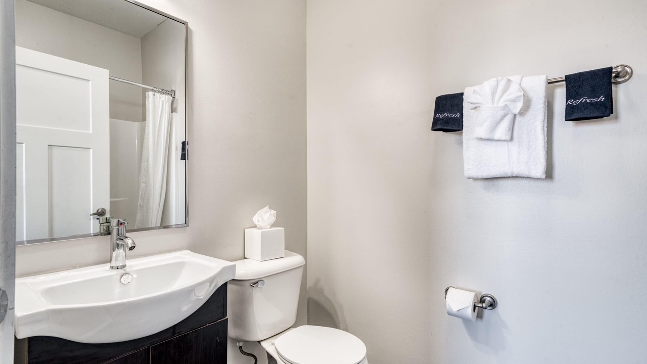 Photo of Bathroom in Music Row