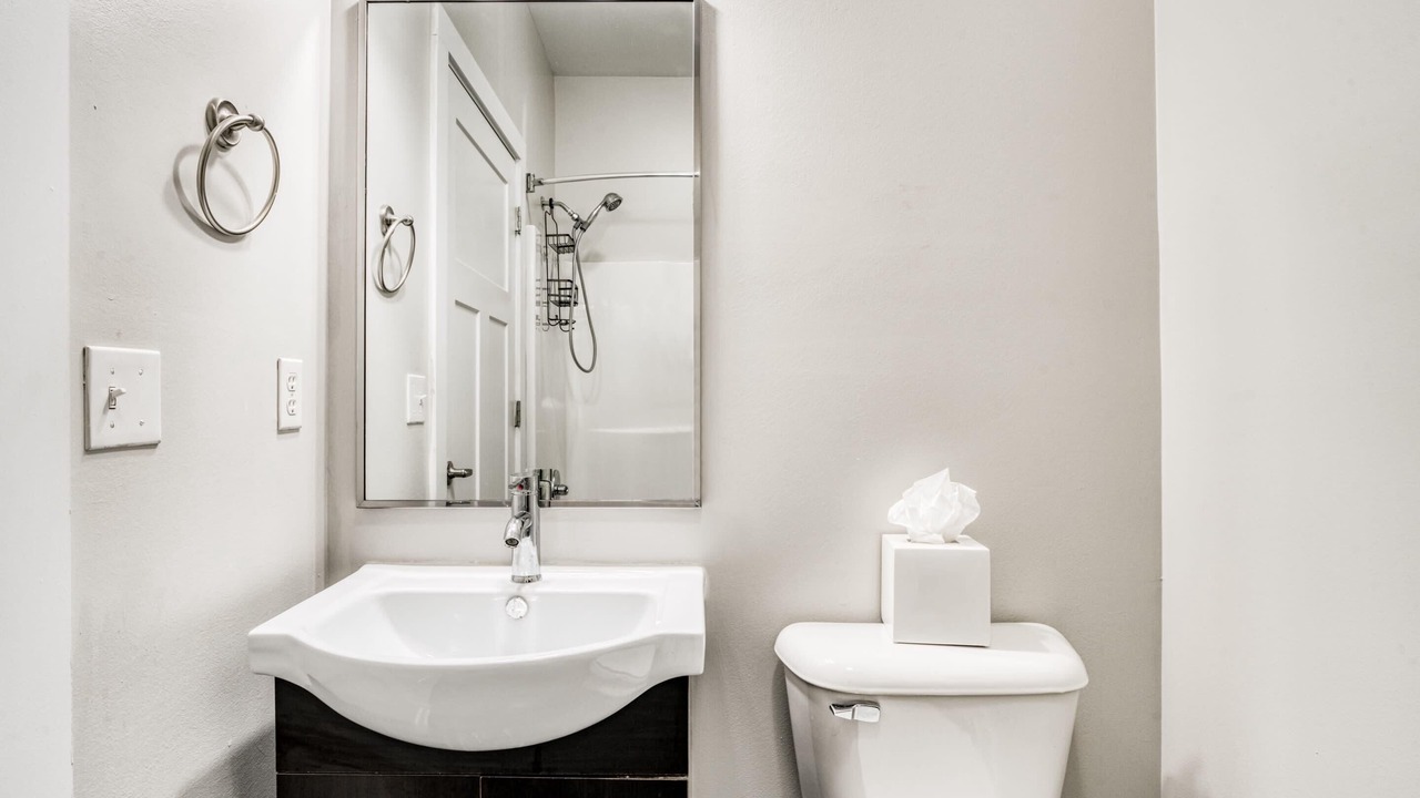 Photo of Bathroom in Music Row