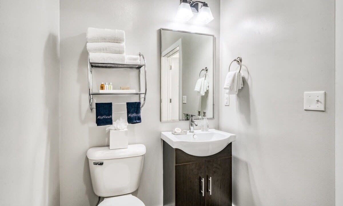 Photo of Bathroom in Music Row