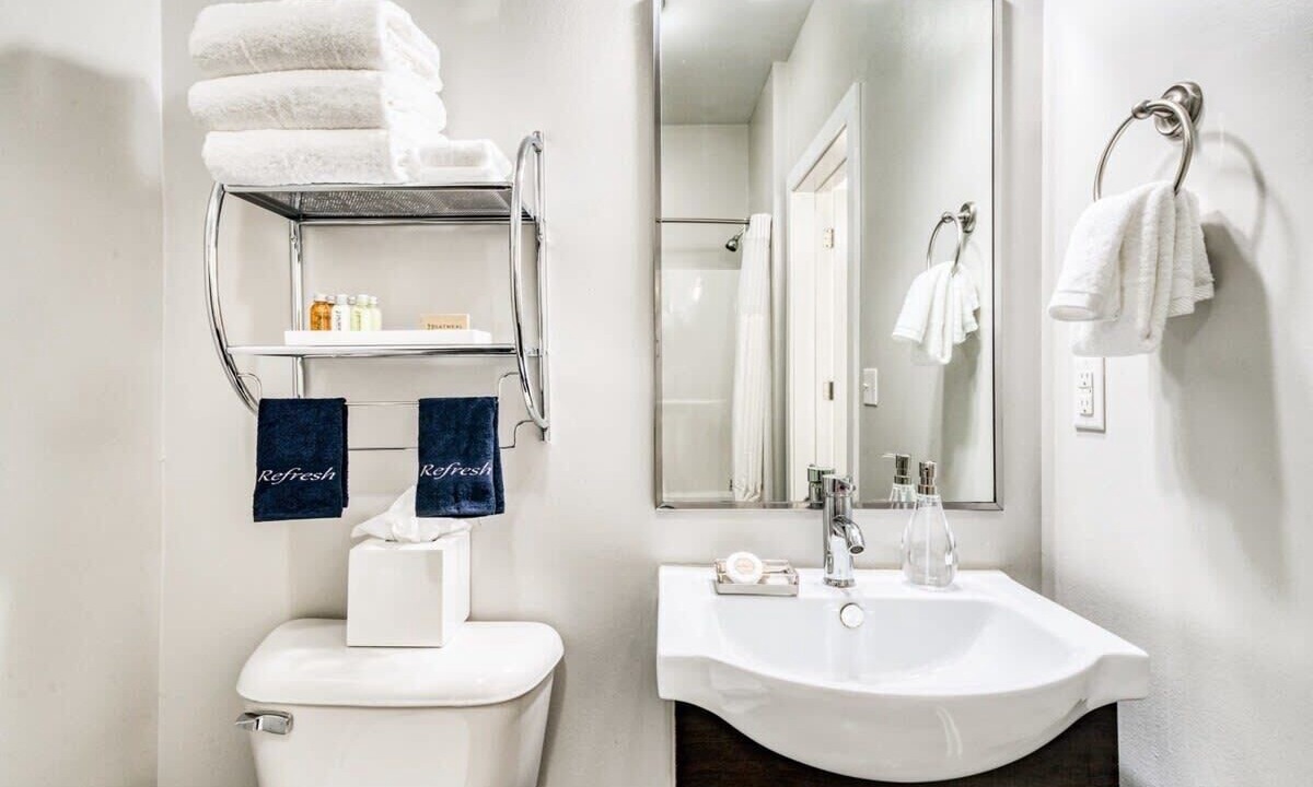 Photo of Bathroom in Music Row
