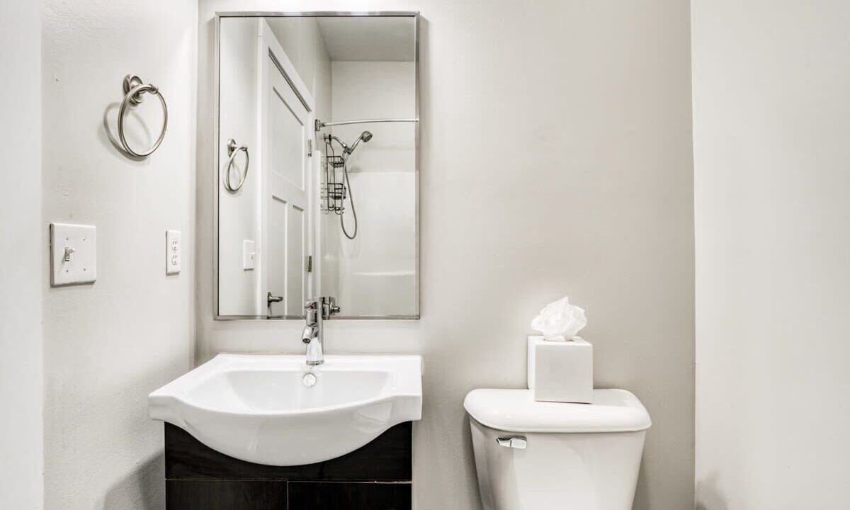 Photo of Bathroom in Music Row