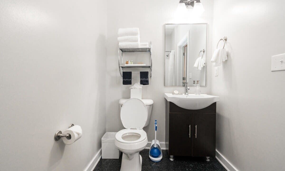 Photo of Bathroom in Music Row