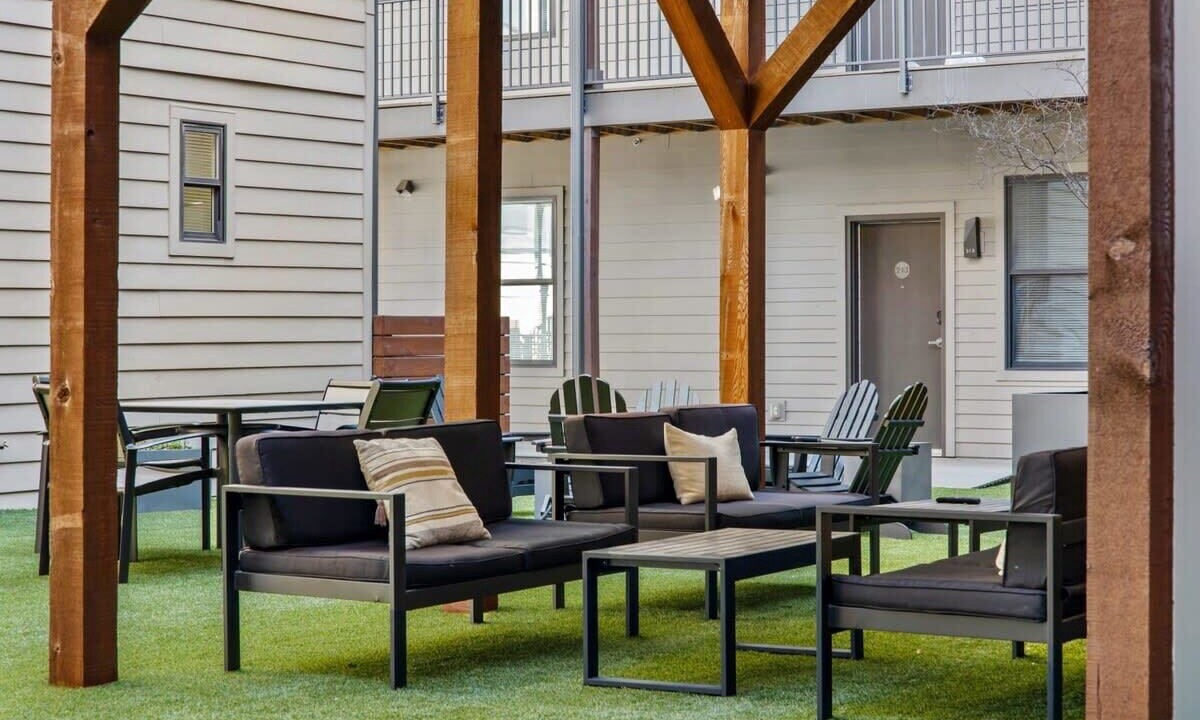 Photo of Outdoor in Music Row