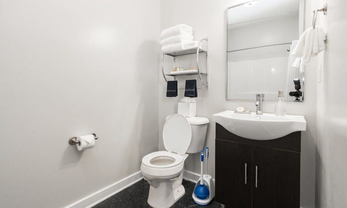 Photo of Bathroom in Music Row