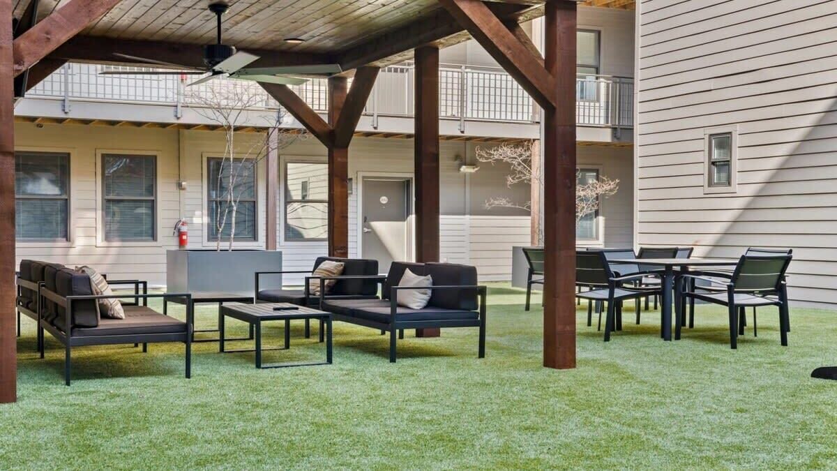 Photo of Outdoor in Music Row