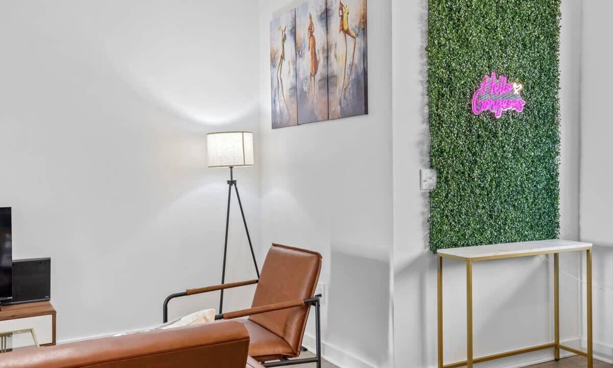 Photo of Livingroom in Music Row