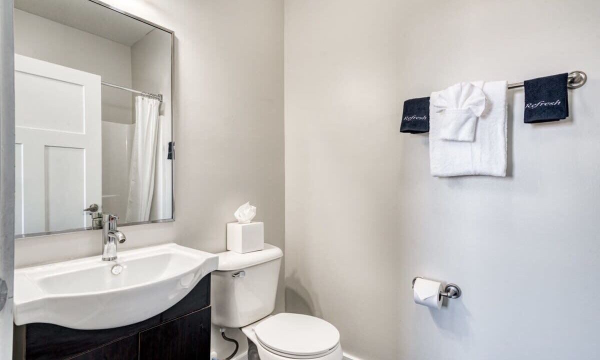 Photo of Bathroom in Music Row