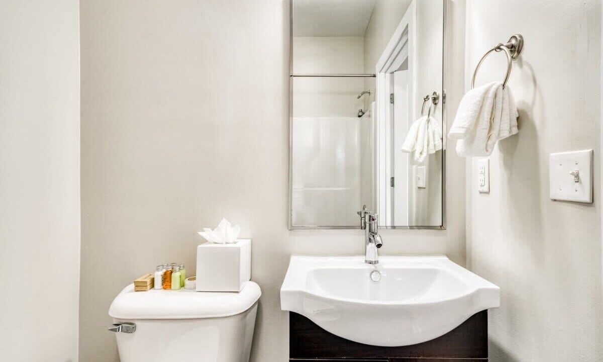 Photo of Bathroom in Music Row