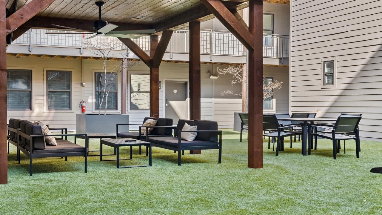 Photo of Outdoor in Music Row