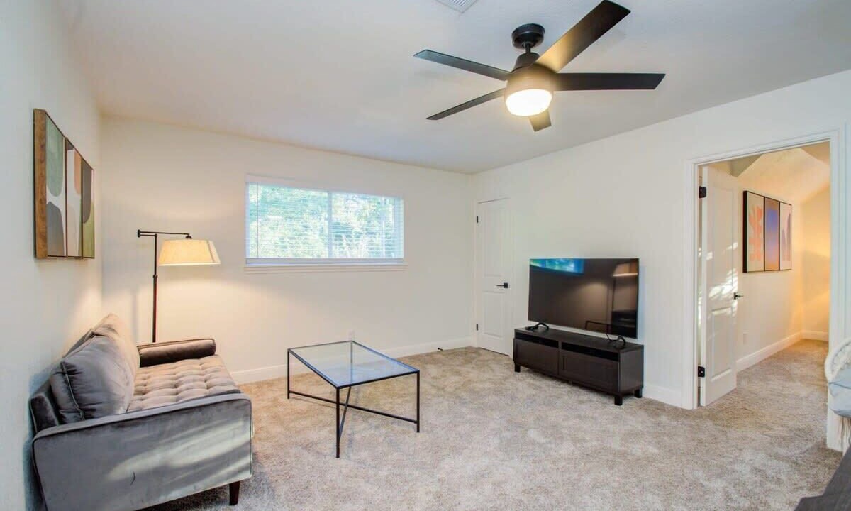 Photo of Livingroom in Westbury