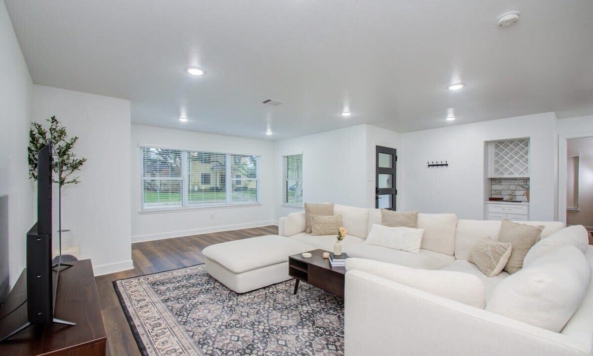 Photo of Livingroom in Braeswood Place
