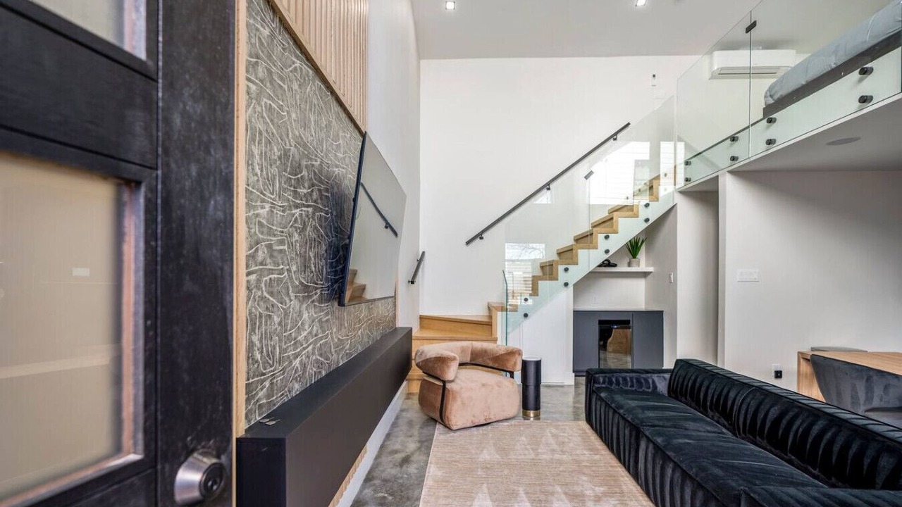Photo of Livingroom in East Downtown Houston