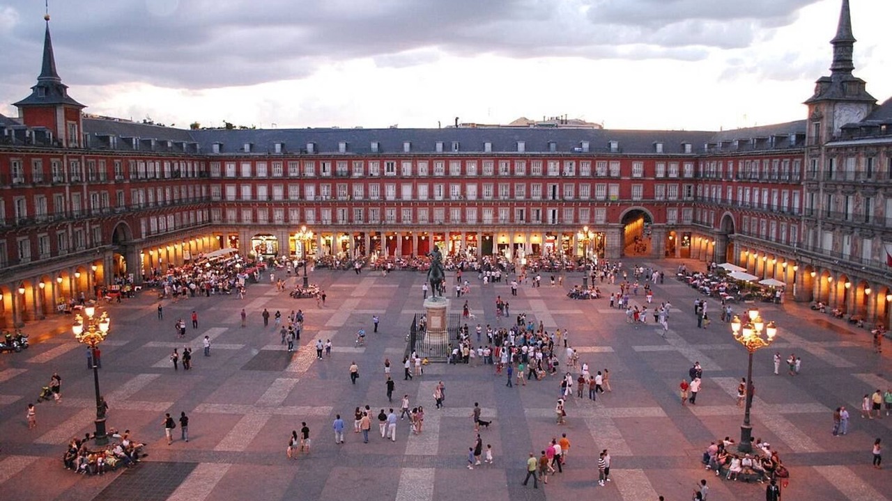 Photo of Others in Literary Quarter
