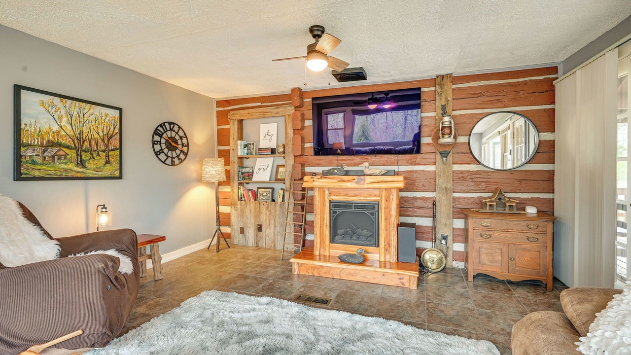 Photo of Livingroom in Gilbertsville