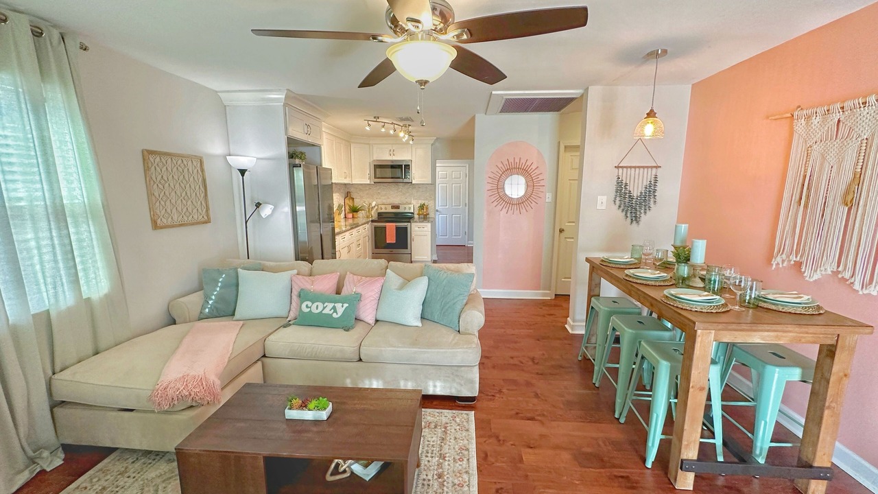 Photo of Livingroom in East Memphis