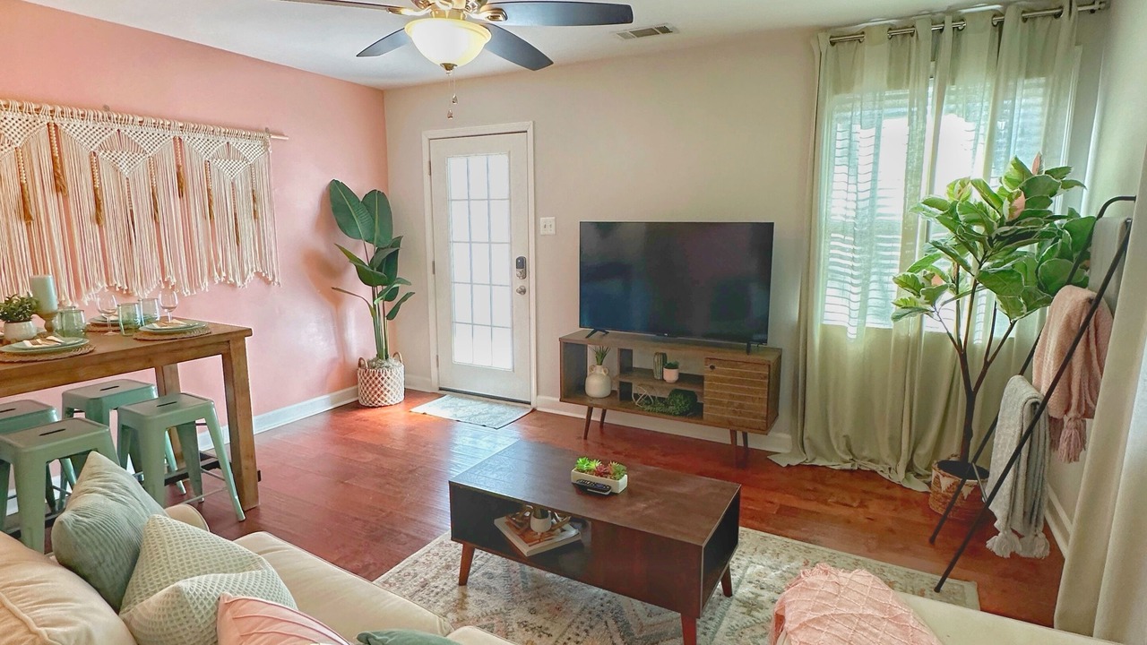 Photo of Livingroom in East Memphis