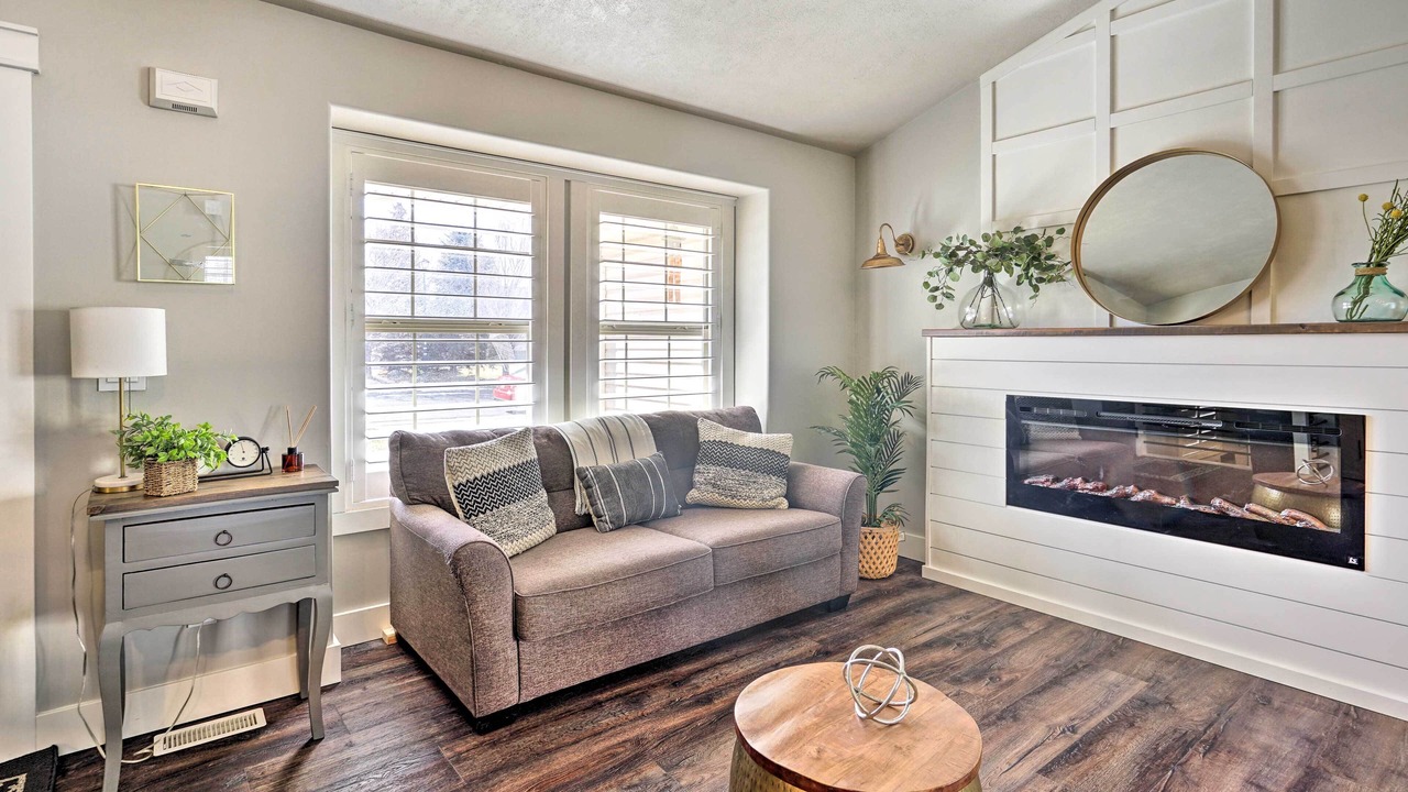 Photo of Livingroom in Woods Cross