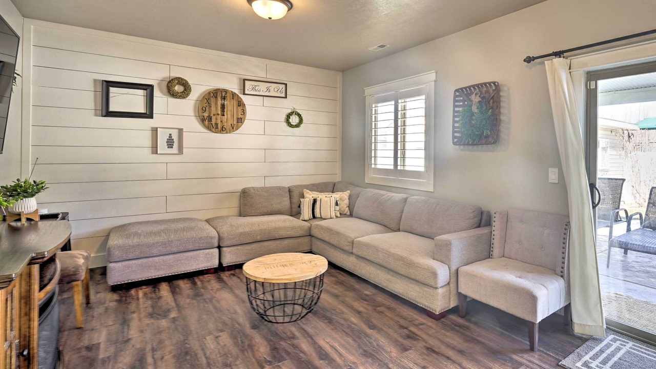 Photo of Livingroom in Woods Cross